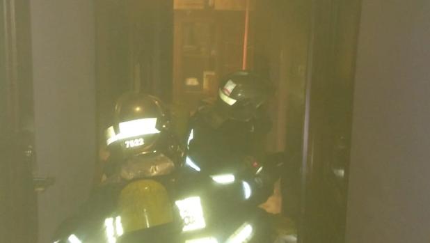 Un menor sufre quemaduras en manos y brazos al incendiarse un colchón de su casa en San Fernando