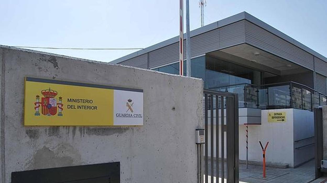 Cuartel de la Guardia Civil de Utrera donde fue conducido el detenido hace unos días