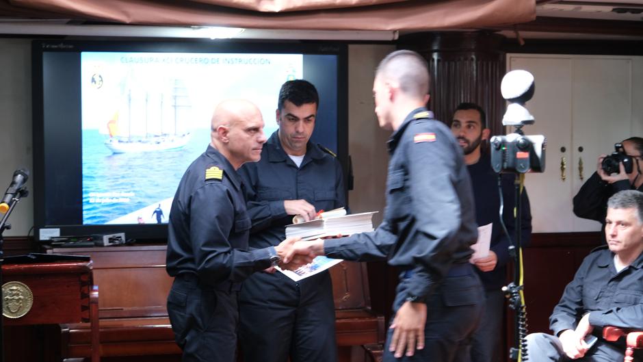 VÍDEO: Fin de curso de los guardiamarinas en Elcano