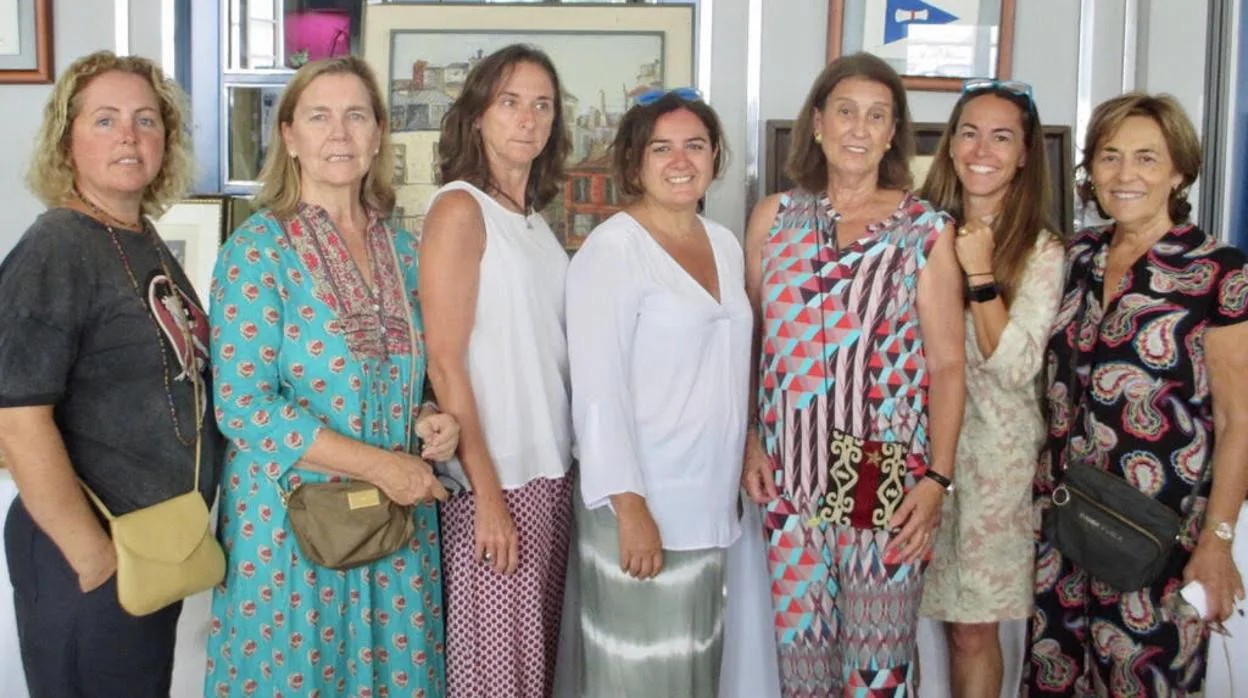 Julia Perles, Silvia Ybarra, Graciela Cólogan, Patricia Ogara, Margarita Martínez, Maribel Vergara y Josefina Robina