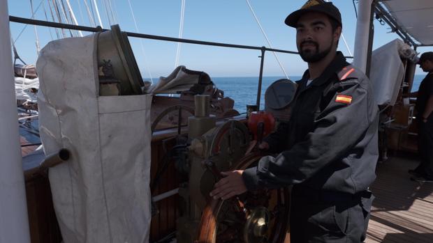 El timonel del Juan Sebastián de Elcano