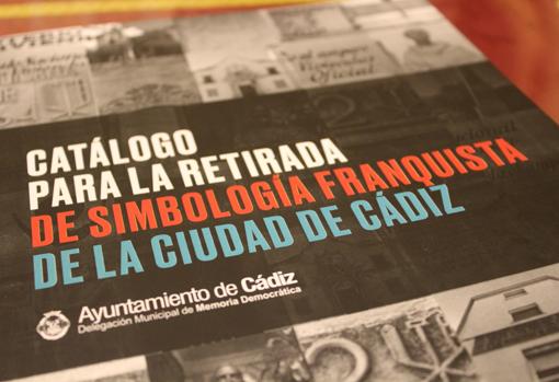 El Ayuntamiento presenta el &#039;Catálogo para la retirada de simbología franquista&#039;
