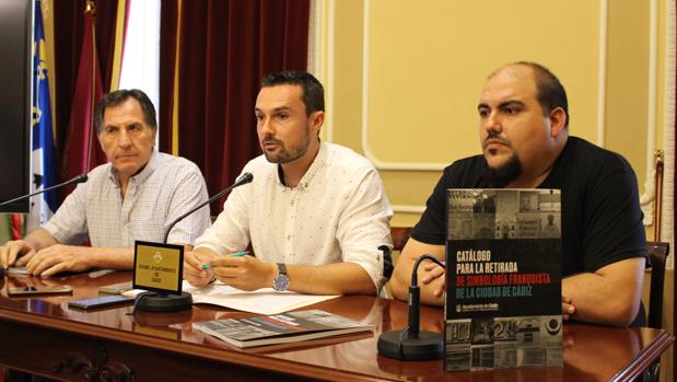 El Ayuntamiento presenta el 'Catálogo para la retirada de simbología franquista'