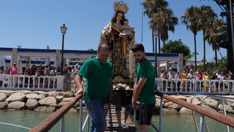 El Puerto renueva su devoción marinera a la Virgen del Carmen