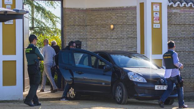 Siete años de cárcel para los falsos guardias civiles que asaltaron la casa de un empresario en Mairena