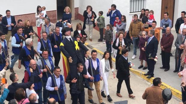 La Fiscalía no ve incitación al odio en la quema y tiroteo de un muñeco de Puigdemont en Coripe