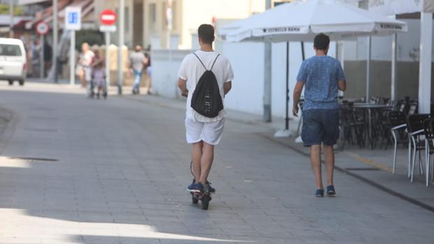 Nueva ordenanza de circulación en Cádiz para regular bicicletas y vehículos de movilidad personal