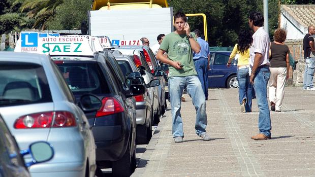 Las autoescuelas marcharán en caravana por Cádiz para protestar por el atasco en los exámenes de conducir