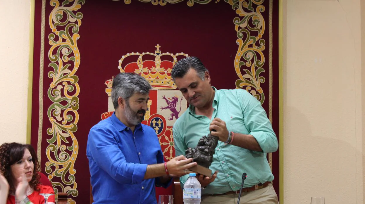 Modesto González recibe al alcalde de Coria de Cáceres