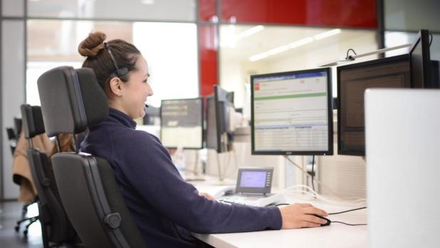 Cinco intoxicados por inhalación de humo al arder una moto en un portal de Jerez