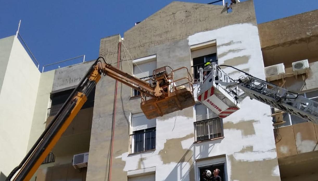 Rescate de dos trabajadores en Jerez