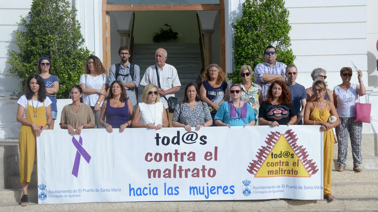 El Puerto guarda un minuto de silencio para condenar un nuevo caso de violencia machista