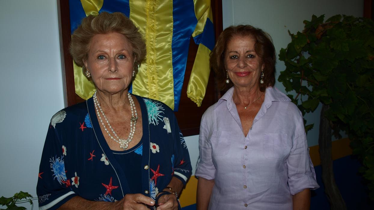 La nueva embajadora de las Carreras Beatriz de Orleans y Borbón junto a María José Burgos