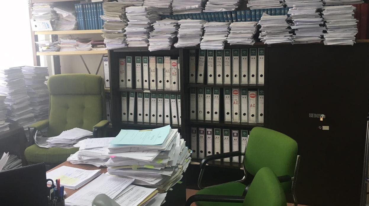 Juzgado de Cádiz desbordado de documentos y expedientes