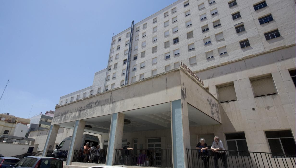 Hospital Puerta del Mar, donde un paciente llegó a ingresar en la UCI.