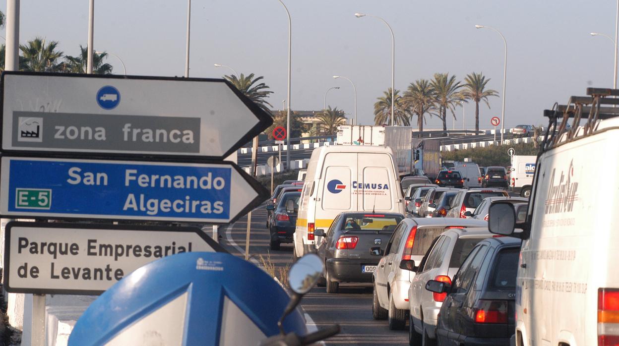 Ciudadanos pide una solución a los accesos a la ciudad desde el puente Carranza.