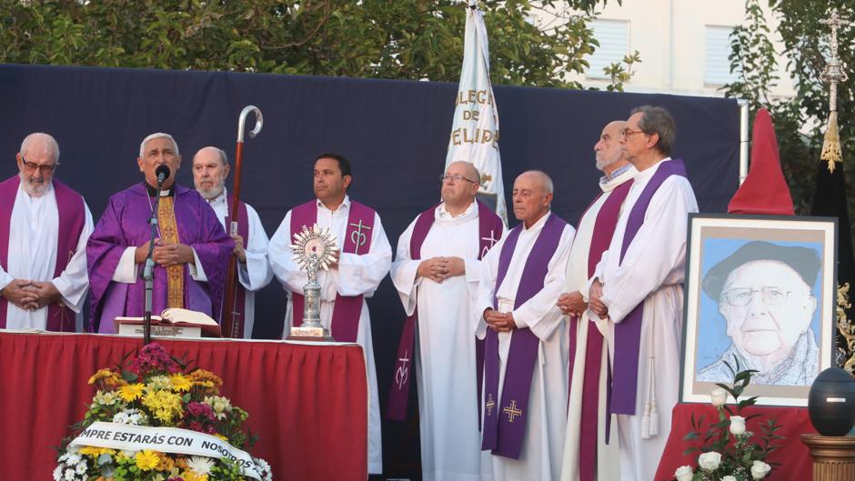 Emocionante despedida en Cádiz al padre Luis Castro