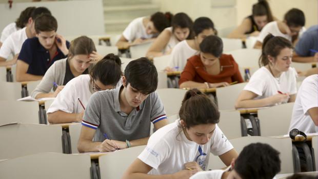 Más de un millar de alumnos de Cádiz se examinan en selectividad