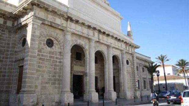 El Ayuntamiento de Cádiz adjudica obras de seguridad en la portada de la Casa de Iberoamérica