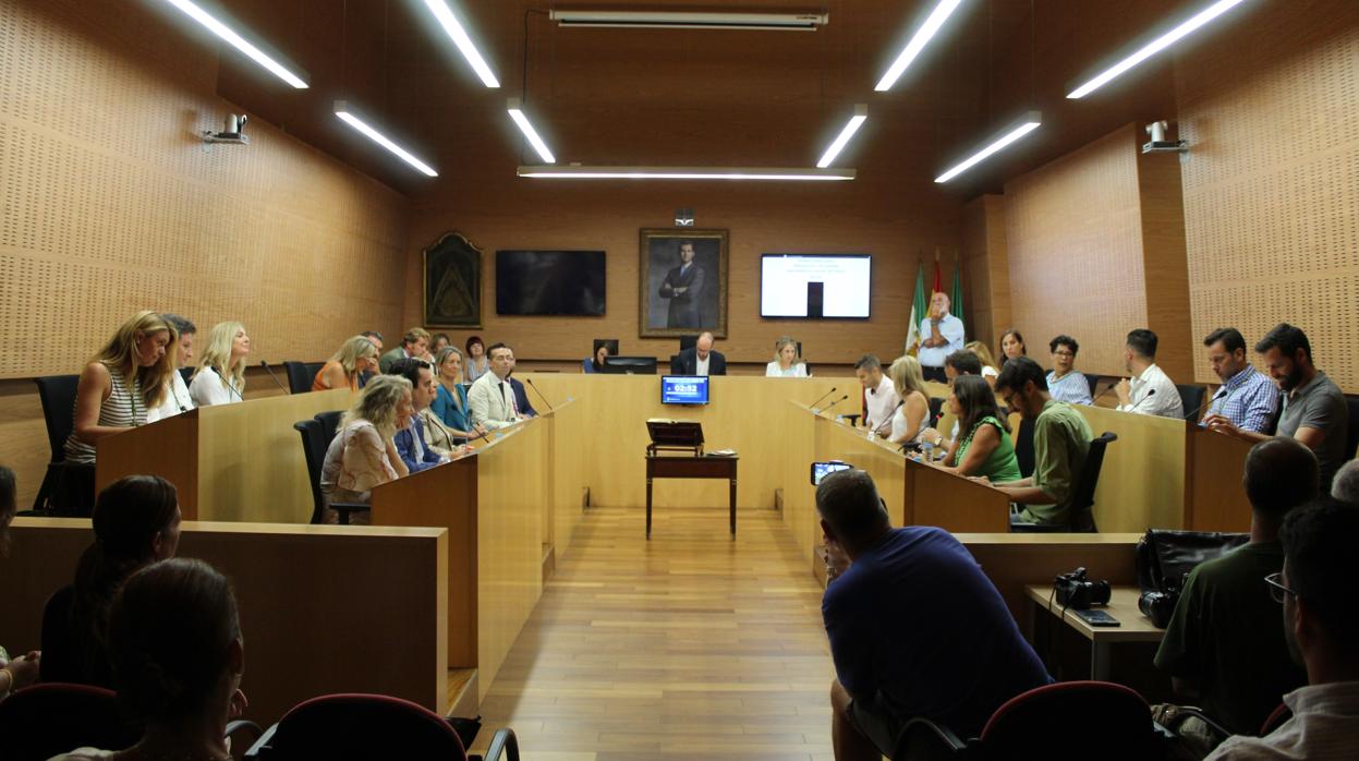 Una de las sesiones plenarias del Ayuntamiento de El Puerto.