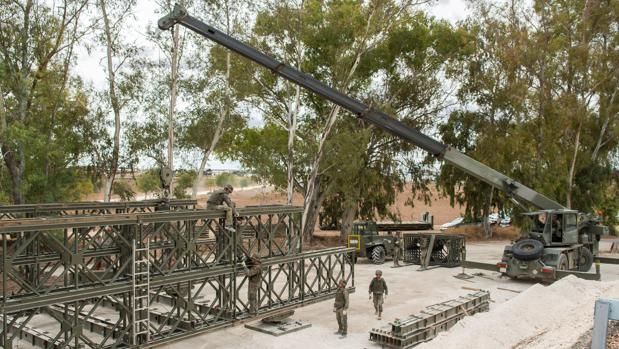 El Ejército y El Rubio quedan «vinculados» gracias al puente provisional instalado por el temporal de 2018