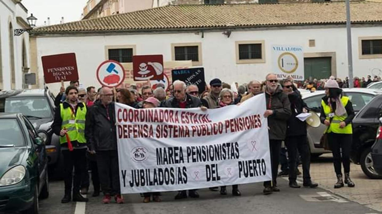 Los pensionistas y jubilados, en una de sus manifestaciones en El Puerto.