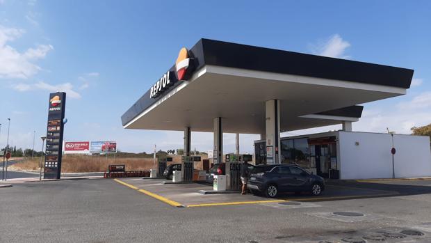 Atracan con una pistola en una gasolinera de Mairena del Aljarafe y buscan al autor