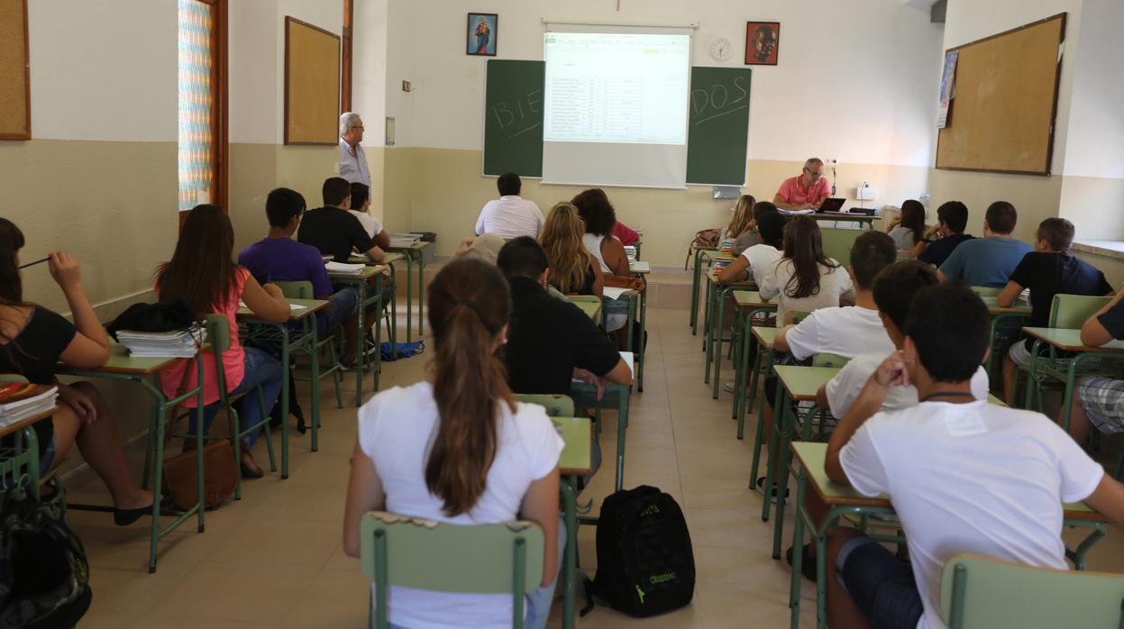 Más de 140.000 alumnos arrancan el curso en los institutos de Cádiz