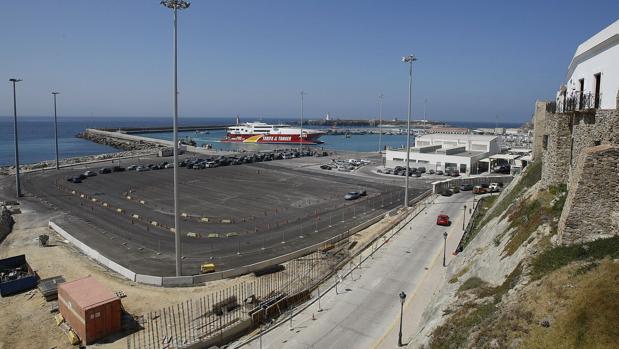 Ocho detenidos en los puertos de Algeciras y Tarifa tras recuperar diez vehículos y tres motos