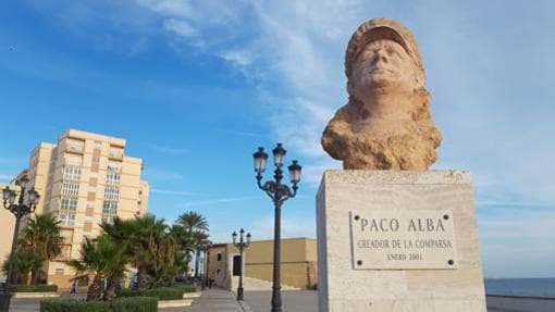 Estatua de Paco Alba