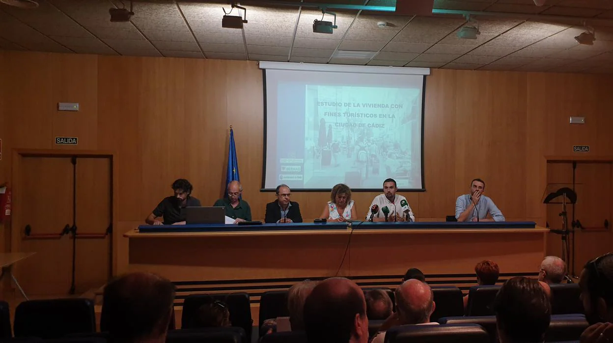Presentación del informe sobre la Vivienda en Cádiz.