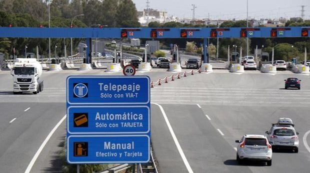 «El PSOE no se compromete con el fin del peaje» de la autopista Cádiz-Sevilla