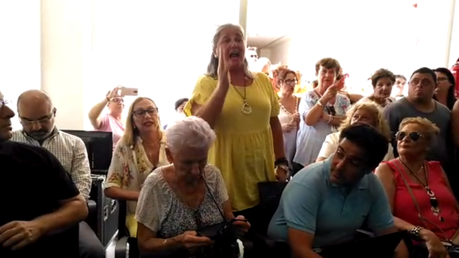 Vídeo: Vecinos de San Fernando se enfrentan a la alcaldesa en el Pleno