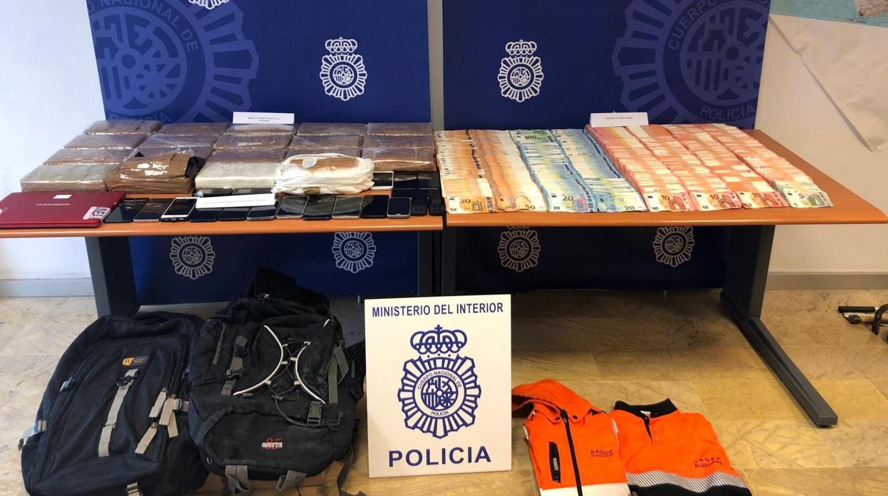 Droga y dinero incautados en la operación policial.