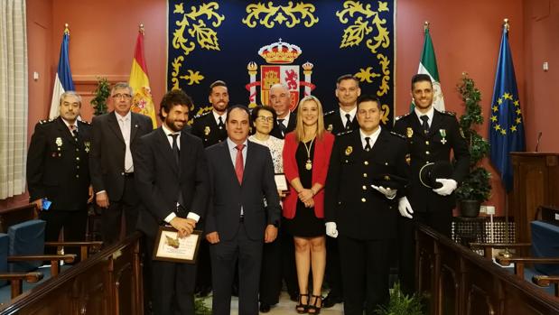 Alcalá de Guadaíra premia a los «ángeles custodios» de la Policía Nacional