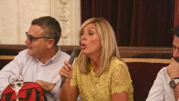 El PSOE de Cádiz le pide al alcalde «que trabaje»