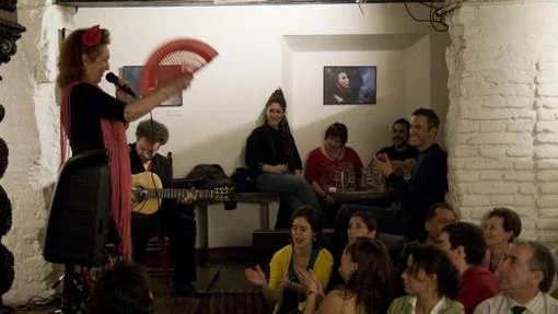 Espectáculo flamenco en el interior de La Carbonería