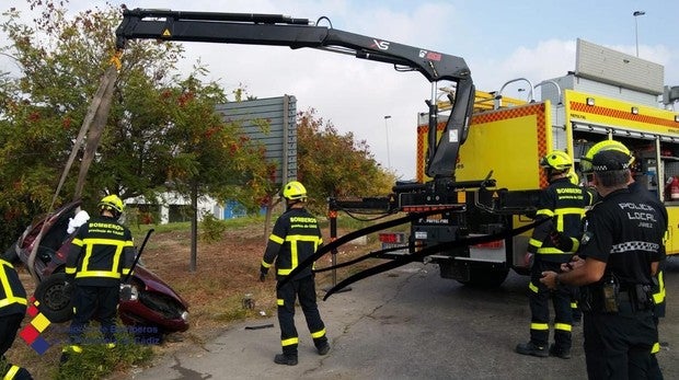 Muere un hombre al chocar su vehículo contra una farola en un ramal de la N-IV en Jerez