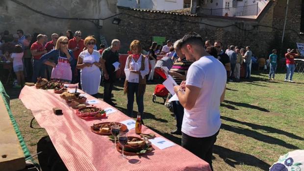 El Real de la Jara celebra este sábado su concurso gastronómico «Guarrino Frito 2019»