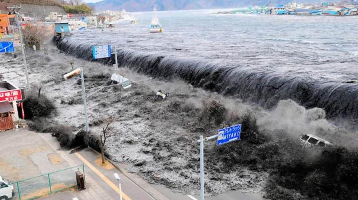 El tsunami amenaza Cádiz