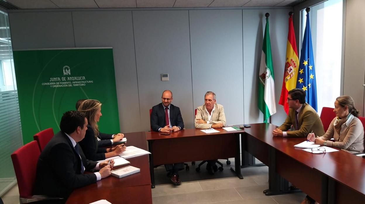 Encuentro en Sevilla entre Junta y Ayuntamiento.