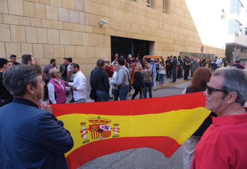 Apoyo a los policías de Cataluña desde Cádiz: «¡Compañeros, estamos orgullosos de vosotros!»