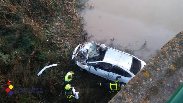 Fallece una mujer al salirse su coche de la carretera en Villamartín