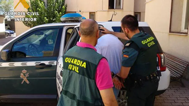 Detenidas cuatro personas que se compincharon para robar con violencia dos mil euros al copiloto de un coche