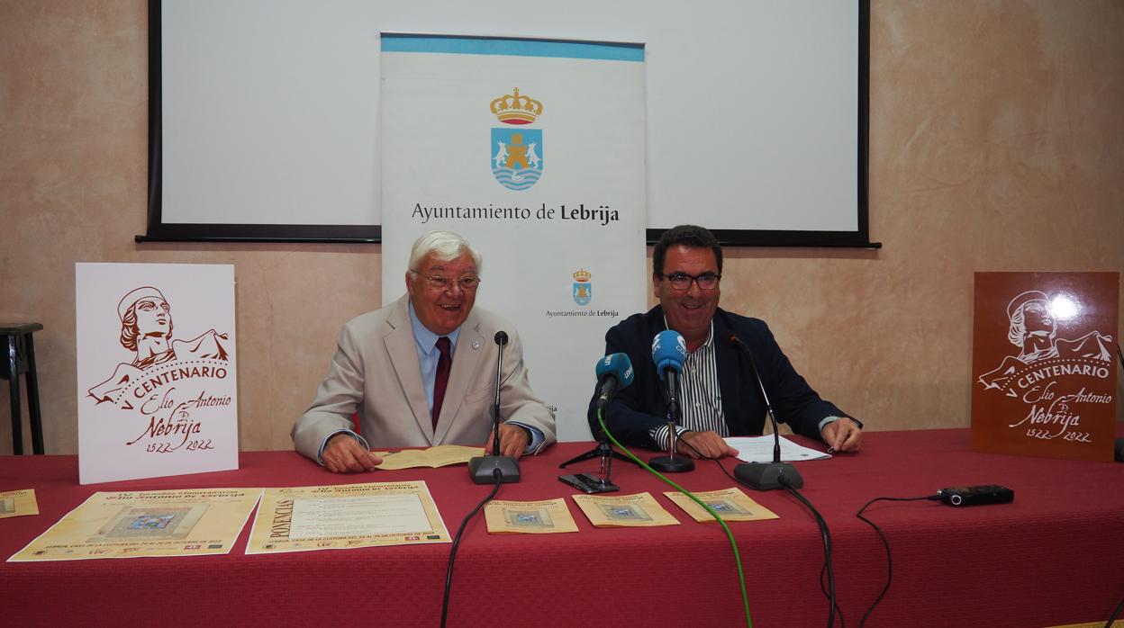 El presidente de la fundación, Juan Cordero, y el delegado municipal de Cultura, José Martínez, en la presentación de las jornadas