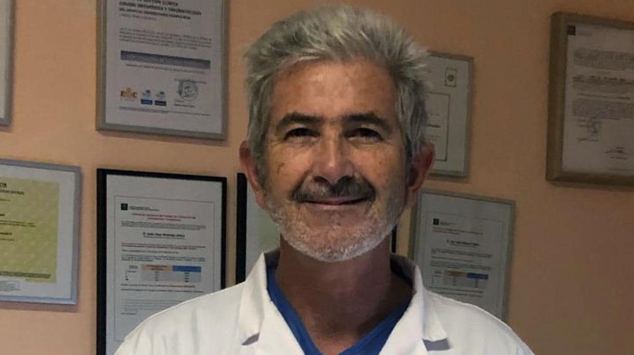 El médico gaditano Juan José Ballester, presidente de los traumatólogos y ortopédicos andaluces