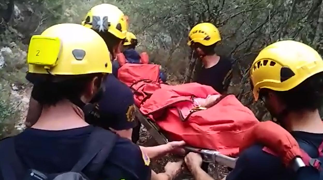 Rescatan a una senderista tras romperse el tobillo en el Torreón, en la Sierra de Cádiz