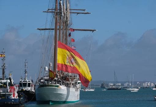 Cádiz despide al Elcano más comprometido en la lucha contra el cambio climático
