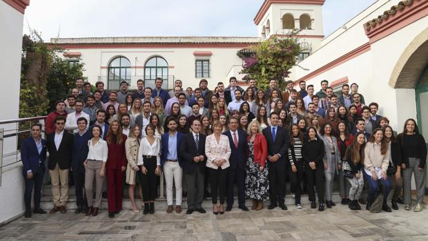 Un centenar de alumnos inaugura el nuevo curso académico del Instituto de Estudios Cajasol de Tomares