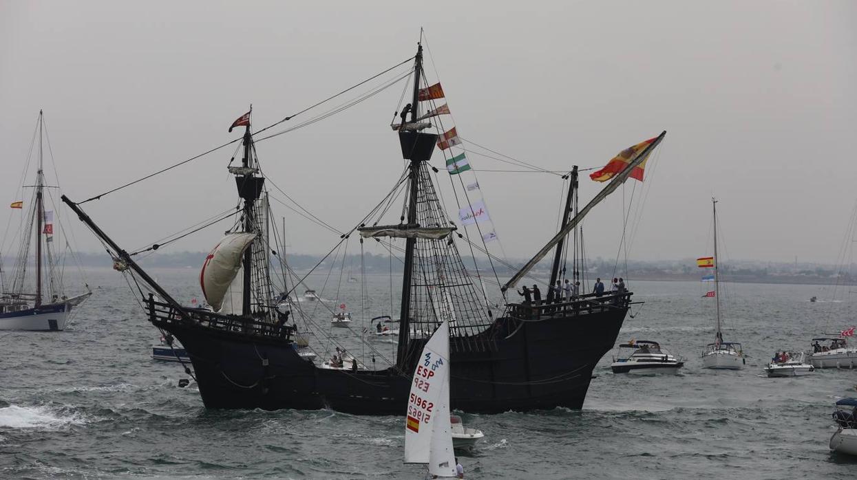 Réplica de la nao 'Victoria' durante el homenaje a los primeros hombres que dieron la vuelta al mundo.